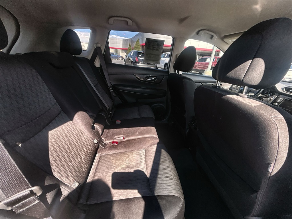 2020 Nissan Rogue SV photo 13