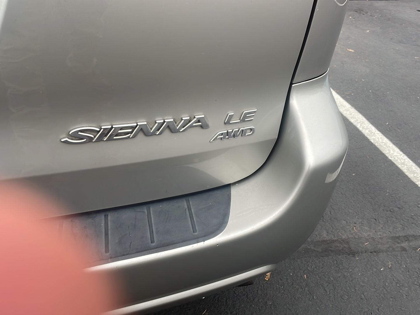 2009 Toyota Sienna LE photo 4