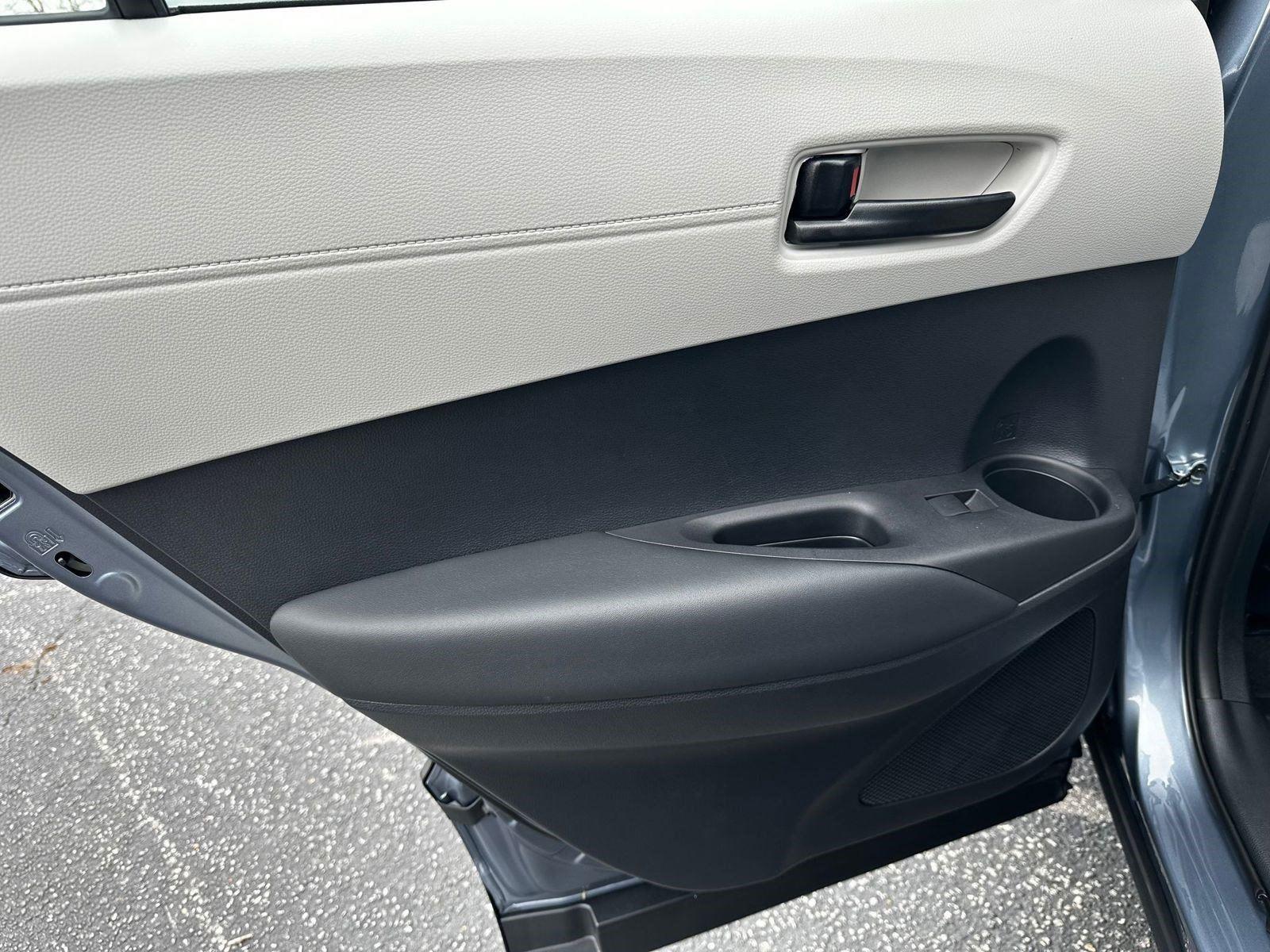 2025 Toyota Corolla Cross L photo 23