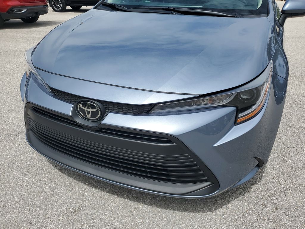 2025 Toyota Corolla LE photo 10