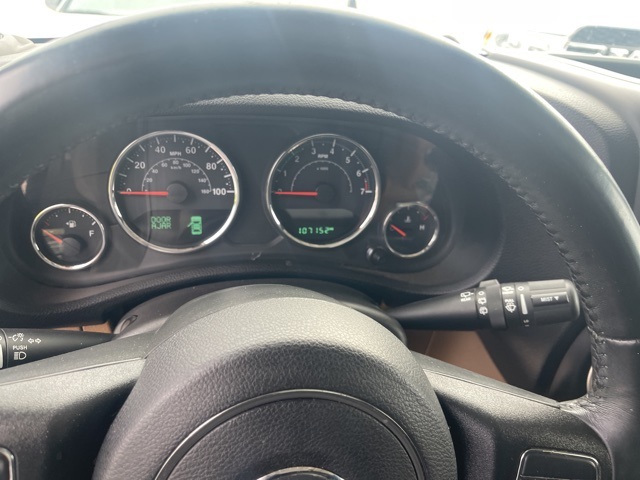2016 Jeep Wrangler Unlimited Sahara photo 14