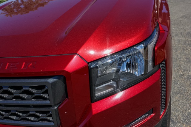 2024 Nissan Frontier SV photo 9