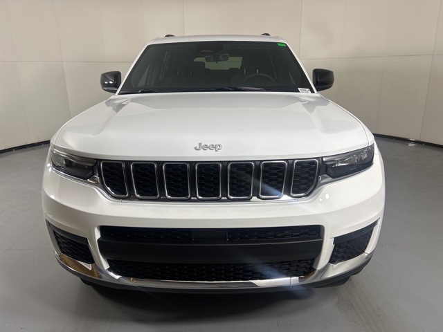 2025 Jeep Grand Cherokee Laredo Altitude photo 2