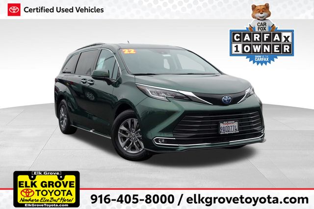 2022 Toyota Sienna XLE's photo