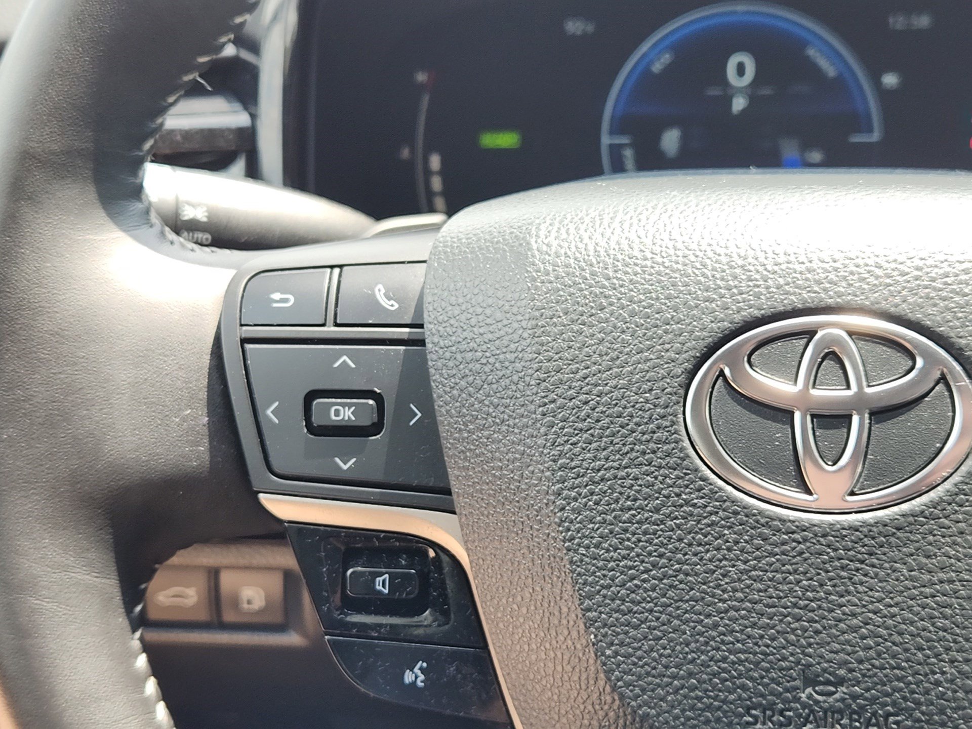 2025 Toyota Camry SE photo 17