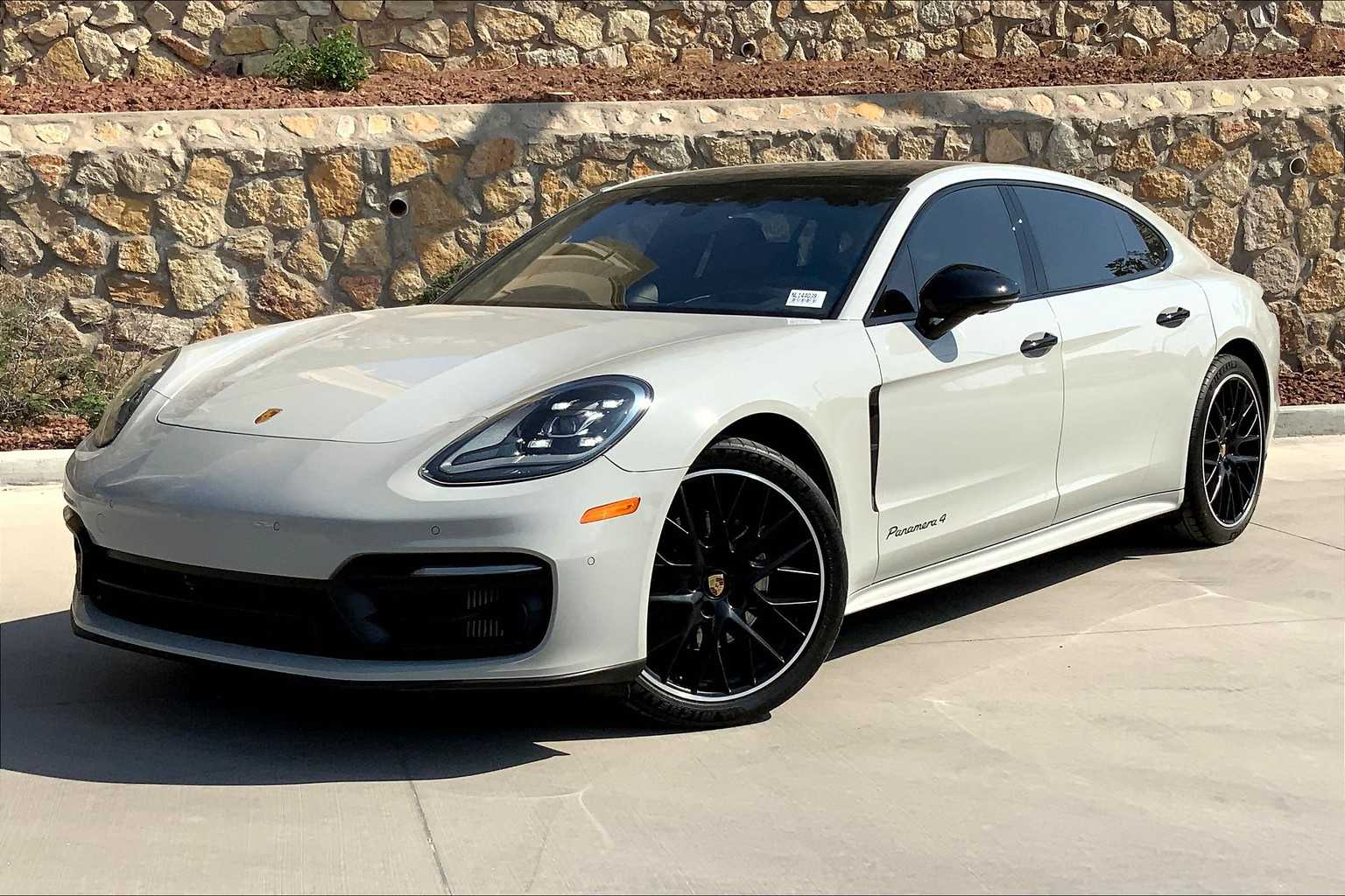 2022 Porsche Panamera 4 Executive