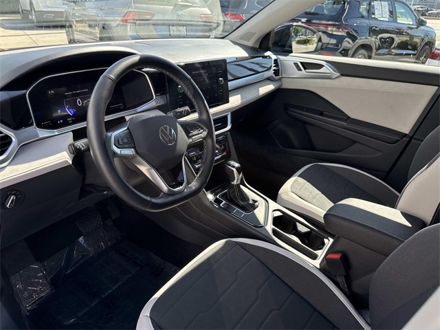 2025 Volkswagen Taos SE photo 9