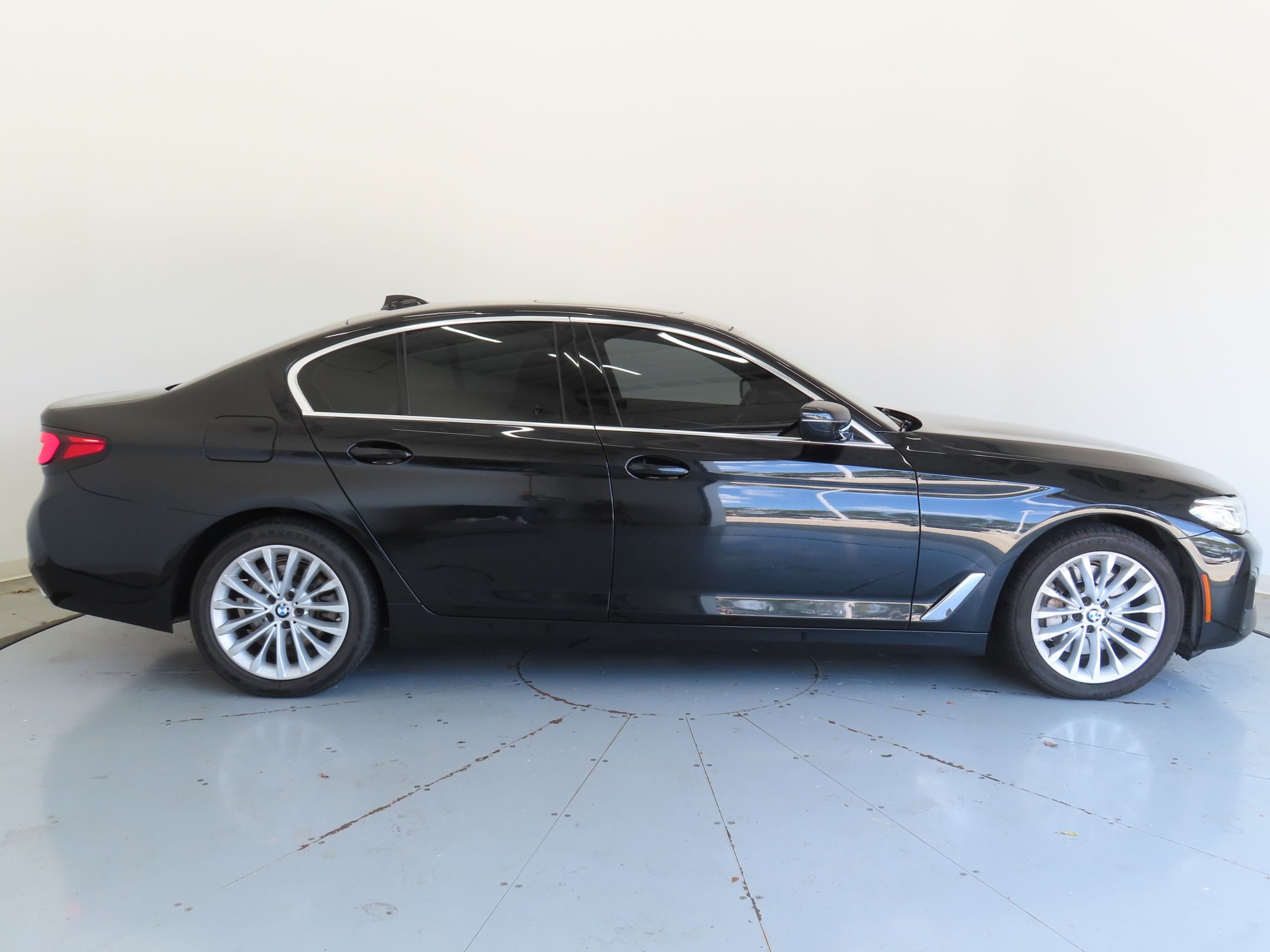 2021 Bmw 530i photo 2
