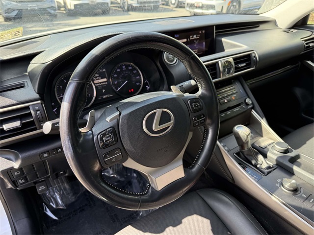 2017 Lexus IS 300 photo 2