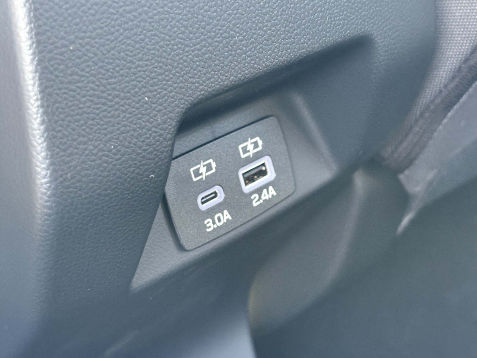 New 2025 CRYSTAL WHITE PEARL Subaru Premium image 46