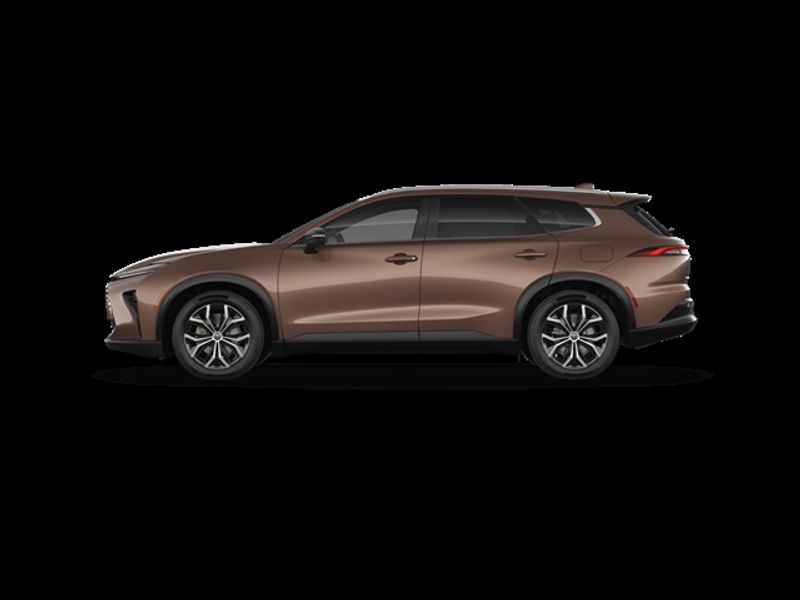 2025 Toyota Crown Signia XLE photo 3