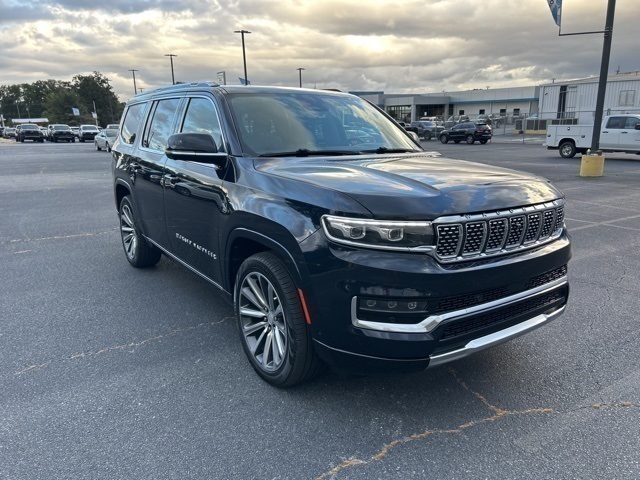 2023 Jeep Grand Wagoneer Base photo 4