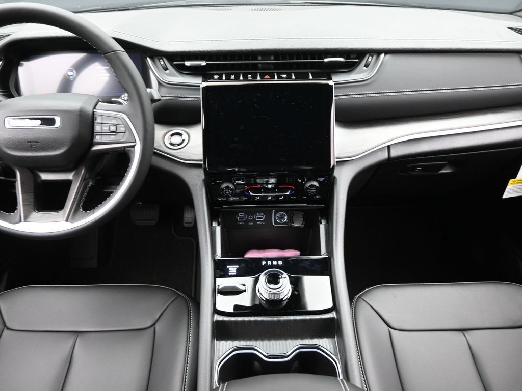 2025 Jeep Grand Cherokee Limited photo 11