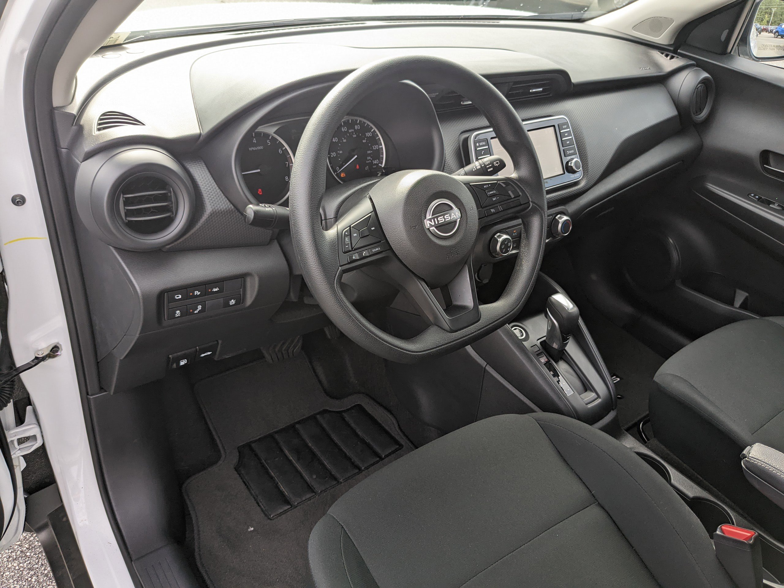 2025 Nissan Kicks Play S photo 13
