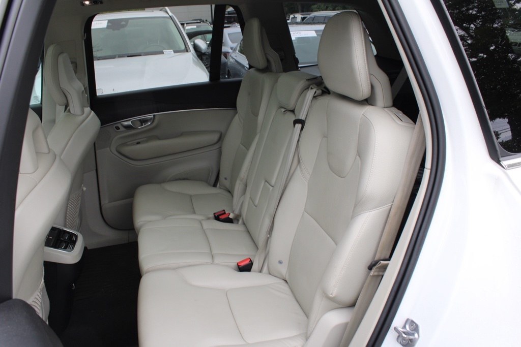2020 Volvo XC90 T5 Momentum photo 24
