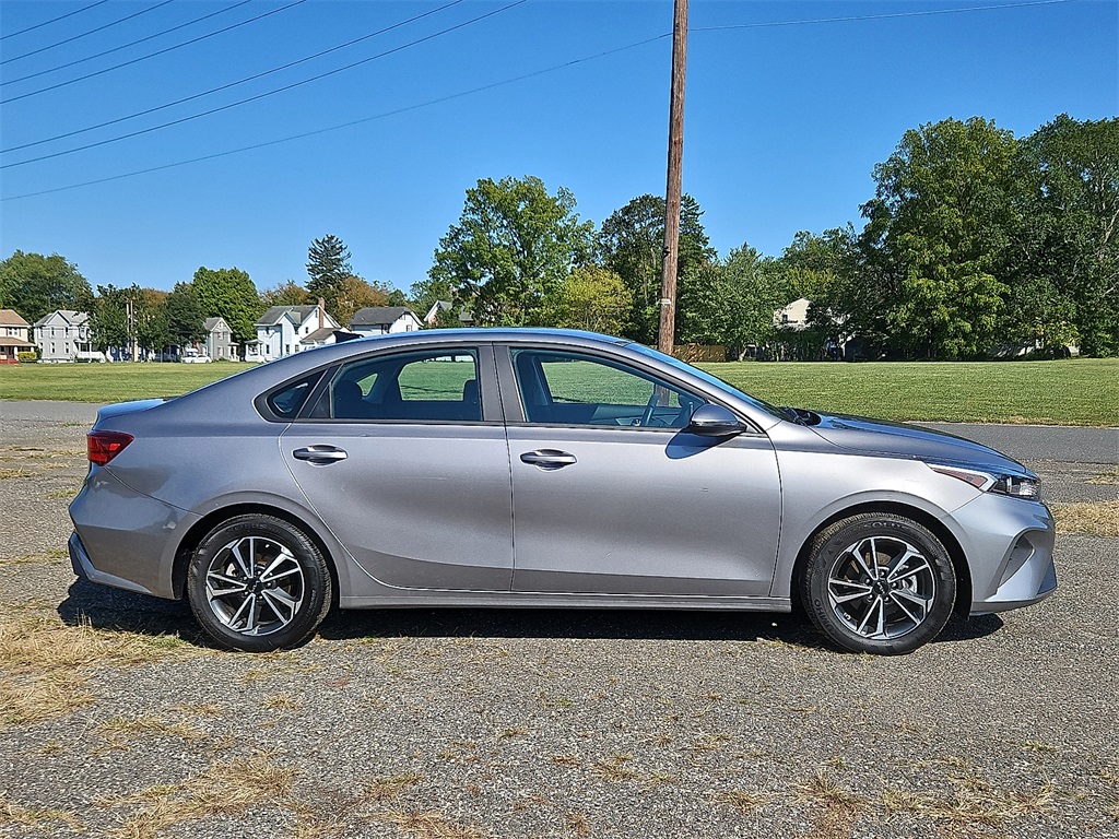 2023 Kia Forte LXS photo 8