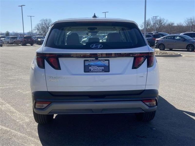 2025 Hyundai Tucson SE photo 2