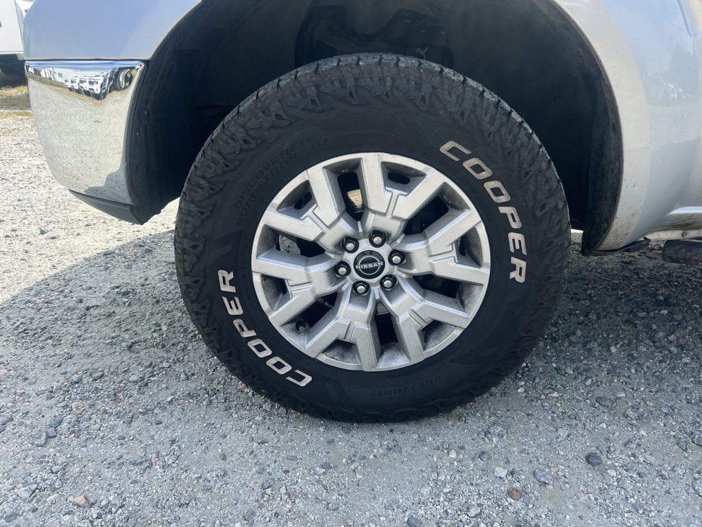2015 Nissan Frontier SV photo 10