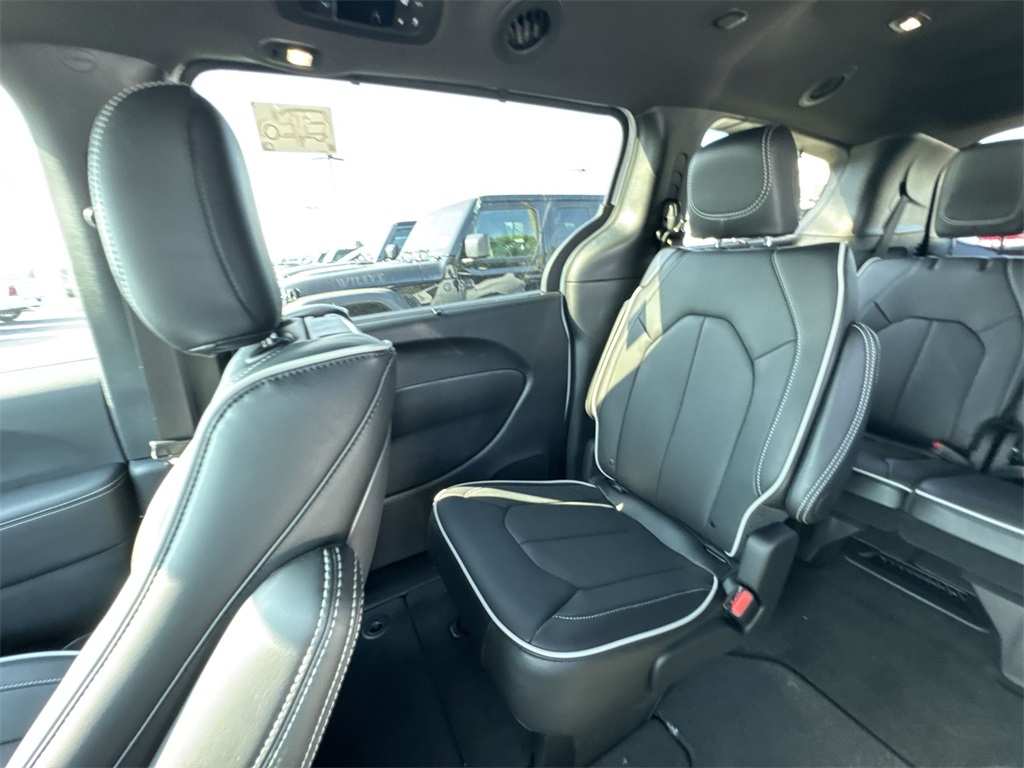 2026 Chrysler Pacifica Limited photo 12