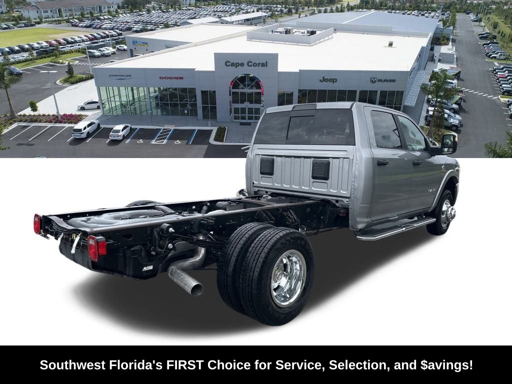 2024 Ram 3500 SLT photo 4