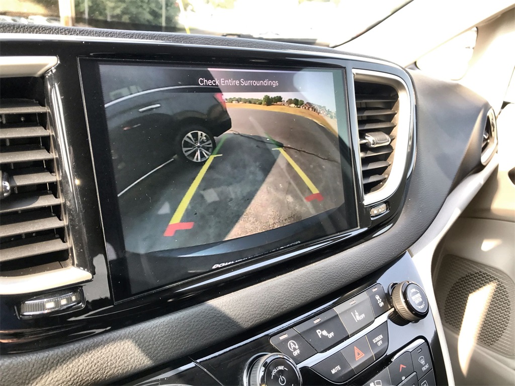 2023 Chrysler Pacifica Touring L photo 16