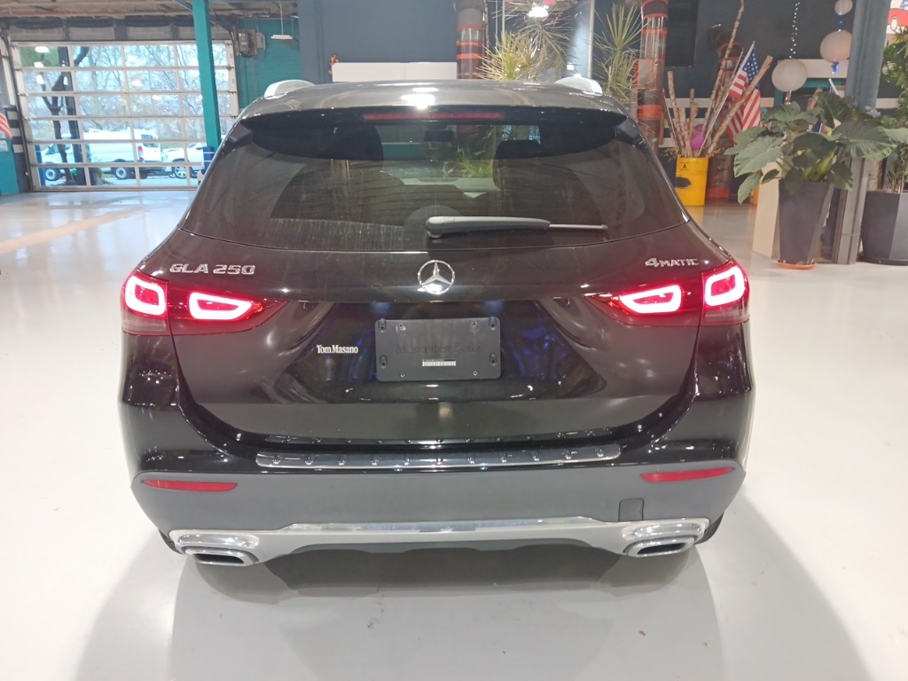 2022 Mercedes Benz GLA 250 4MATIC photo 4