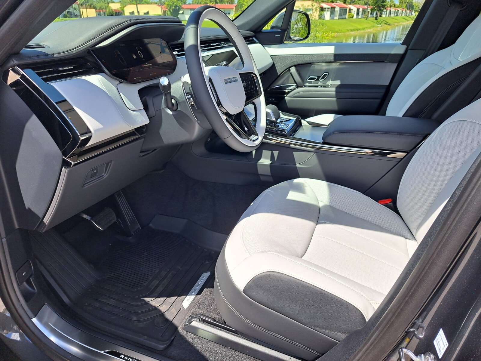 2025 Land Rover Range Rover Sport SE photo 9