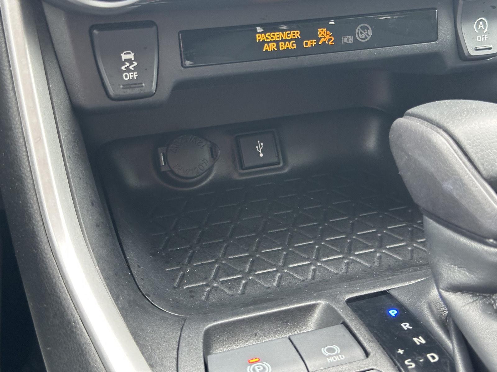 2022 Toyota RAV4 LE photo 23