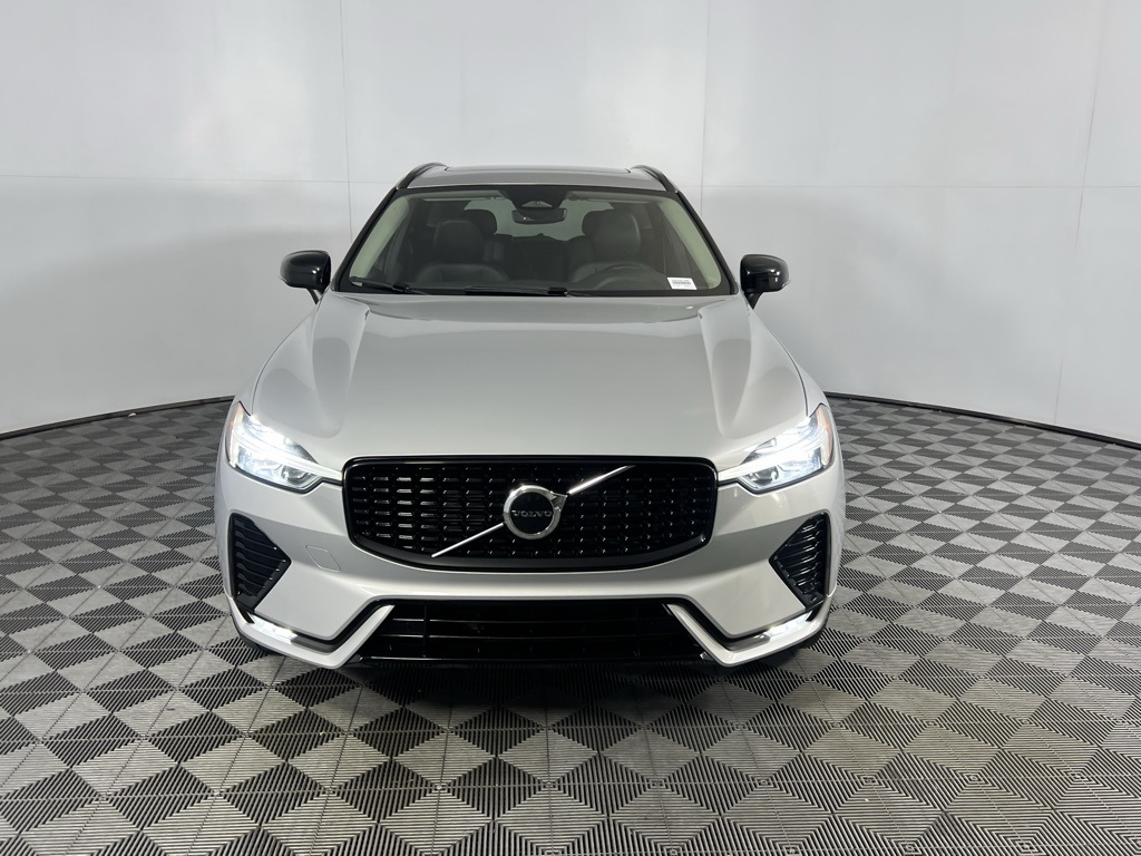 2024 Volvo XC60 B5 Core photo 3