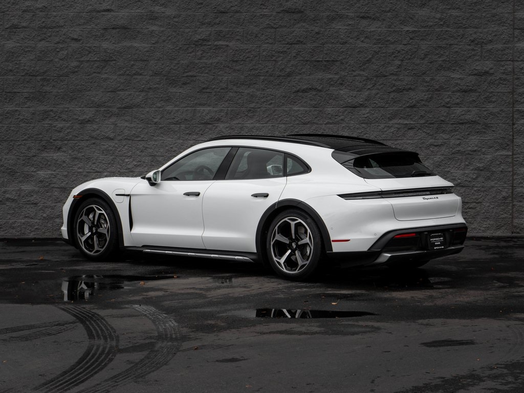 2025 Porsche Taycan 4S Cross Turismo photo 2