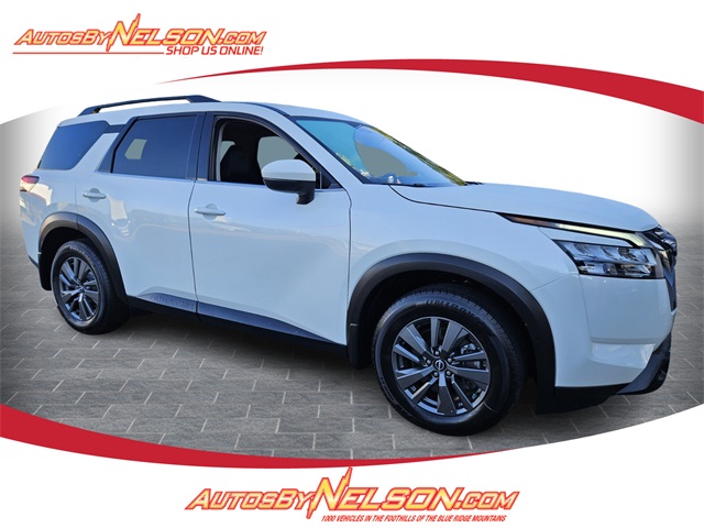 2022 Nissan Pathfinder SV's photo