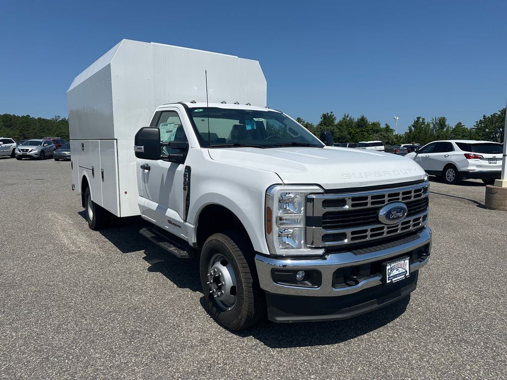 2024 Ford F-350 Super Duty Chassis Cab XL's photo