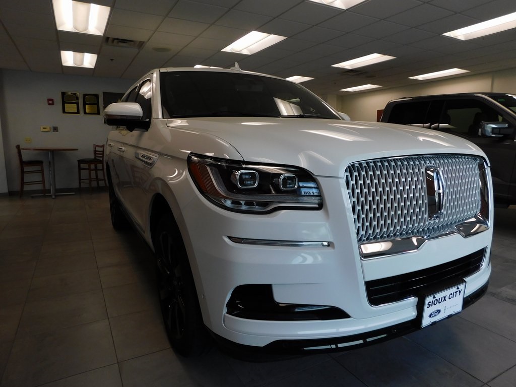 Image of Pre-Owned 2024 Lincoln Navigator Reserve
