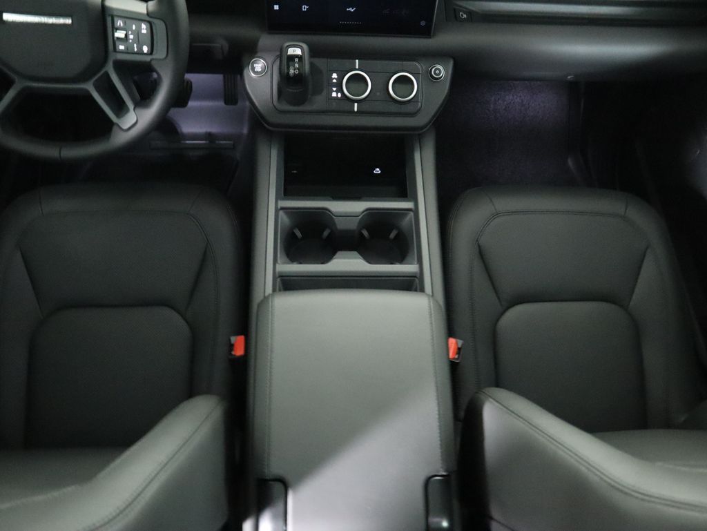 2025 Land Rover Defender 130 S photo 13