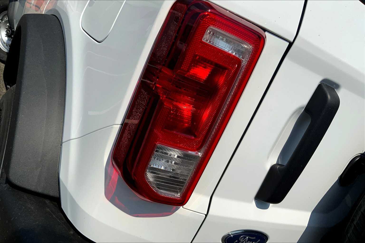 2025 Ford Bronco Base photo 14