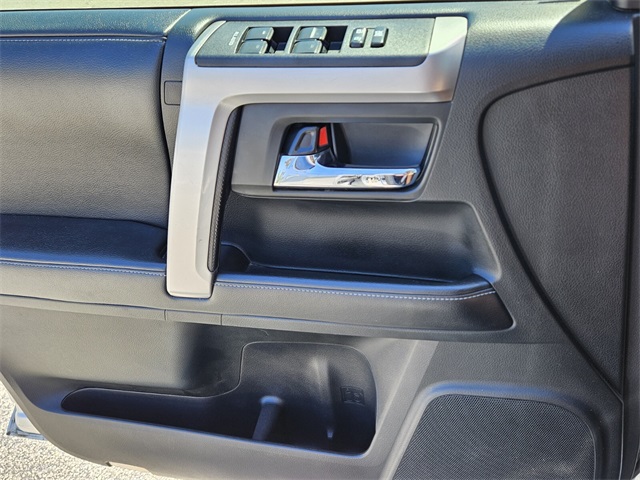 2016 Toyota 4Runner SR5 photo 28