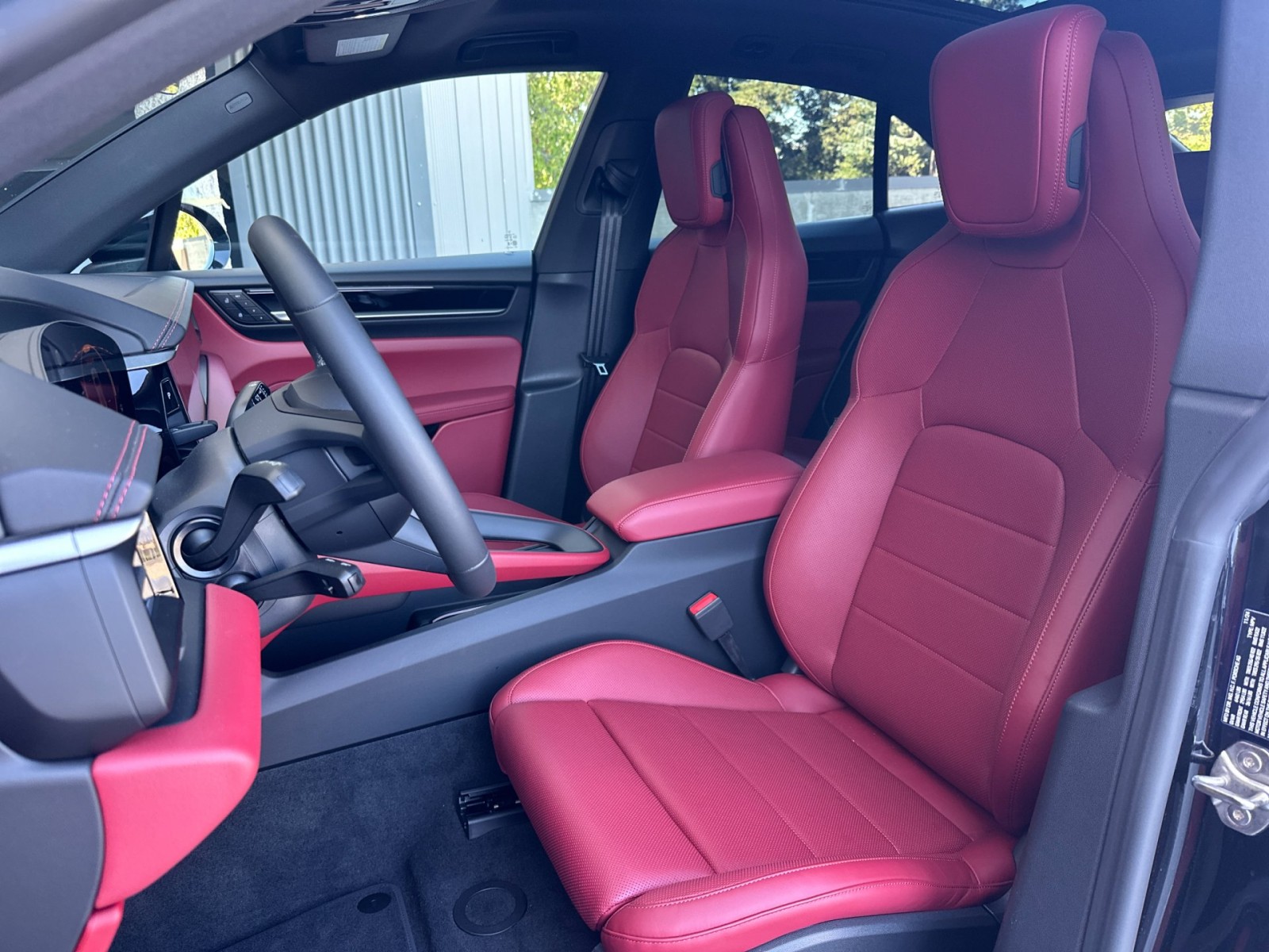 2025 Porsche Macan Electric photo 5