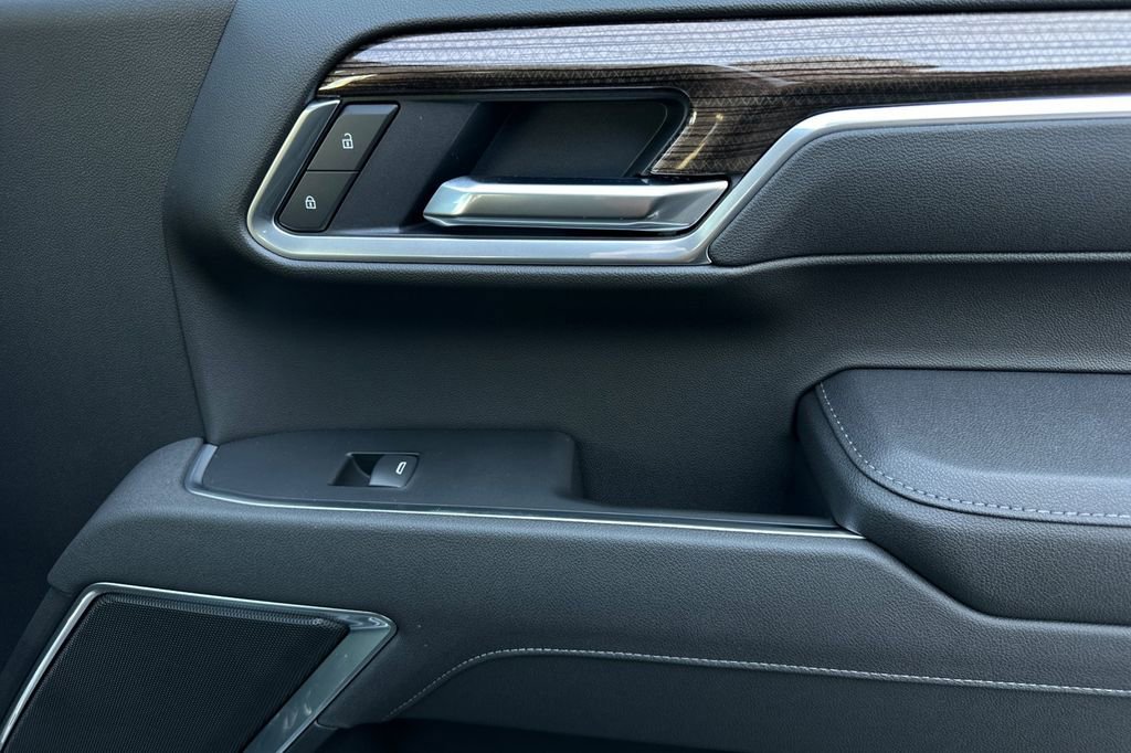 2025 Chevrolet Silverado 1500 LT photo 18
