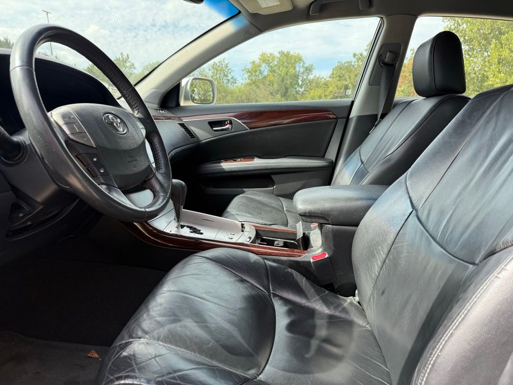 2010 Toyota Avalon XLS photo 7