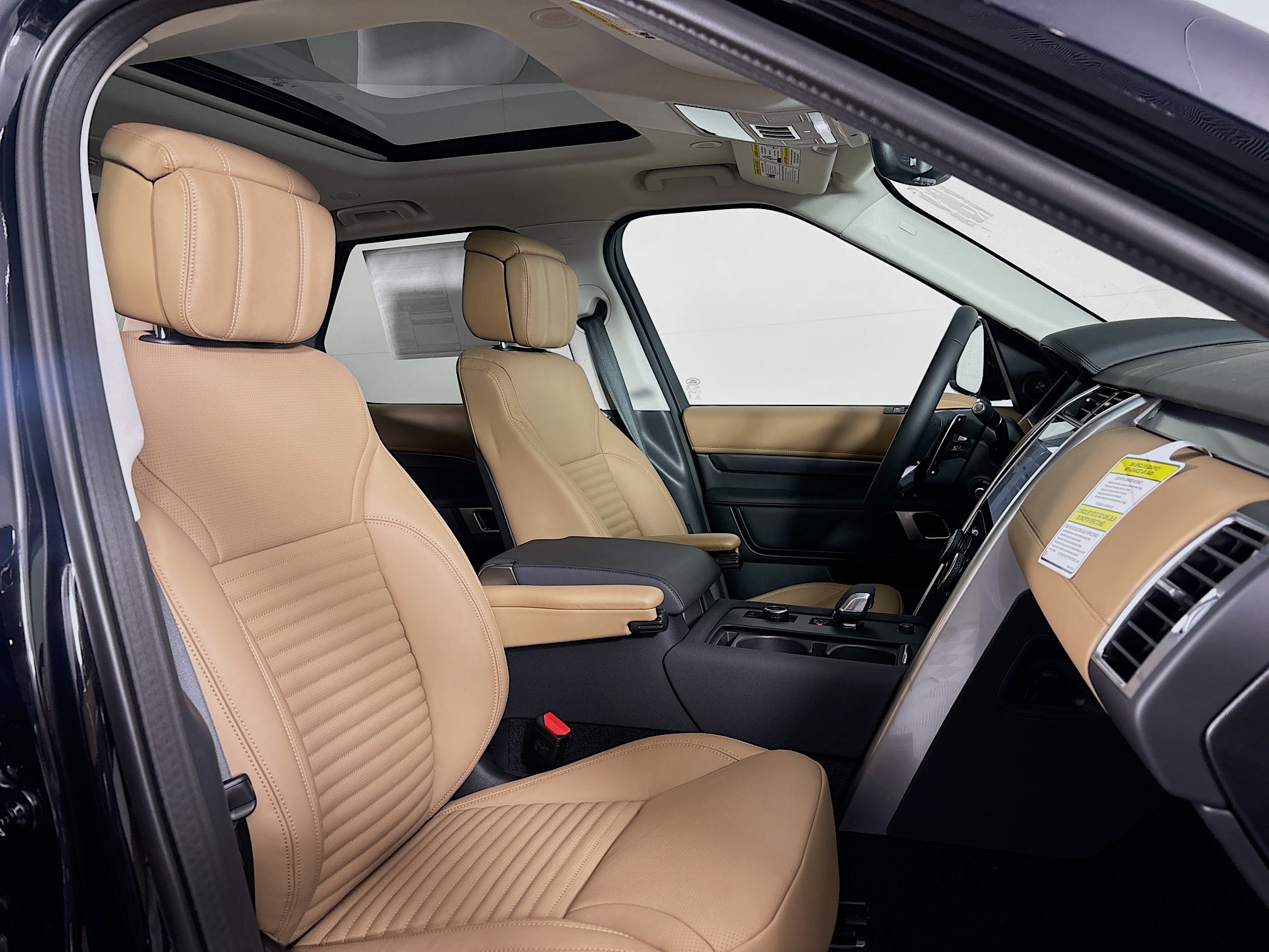 2025 Land Rover Discovery Metropolitan Edition photo 27
