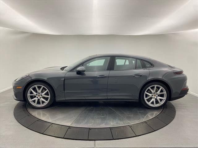 2025 Porsche Panamera 4 photo 2