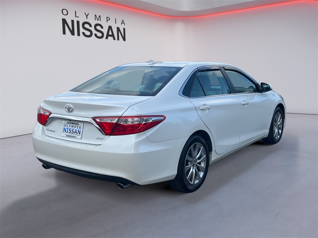 2017 Toyota Camry XLE photo 5