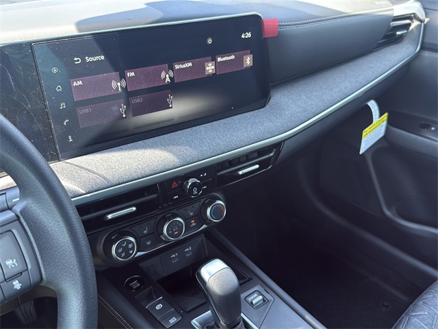 2025 Nissan Kicks SV photo 13