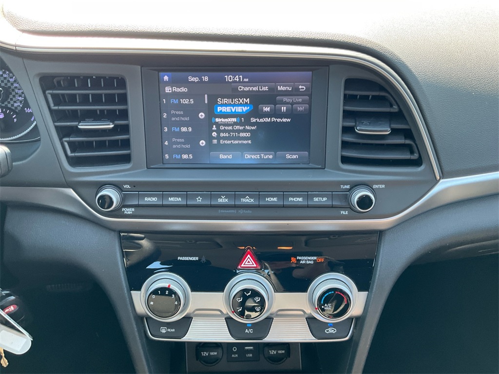 2019 Hyundai Elantra SEL photo 11