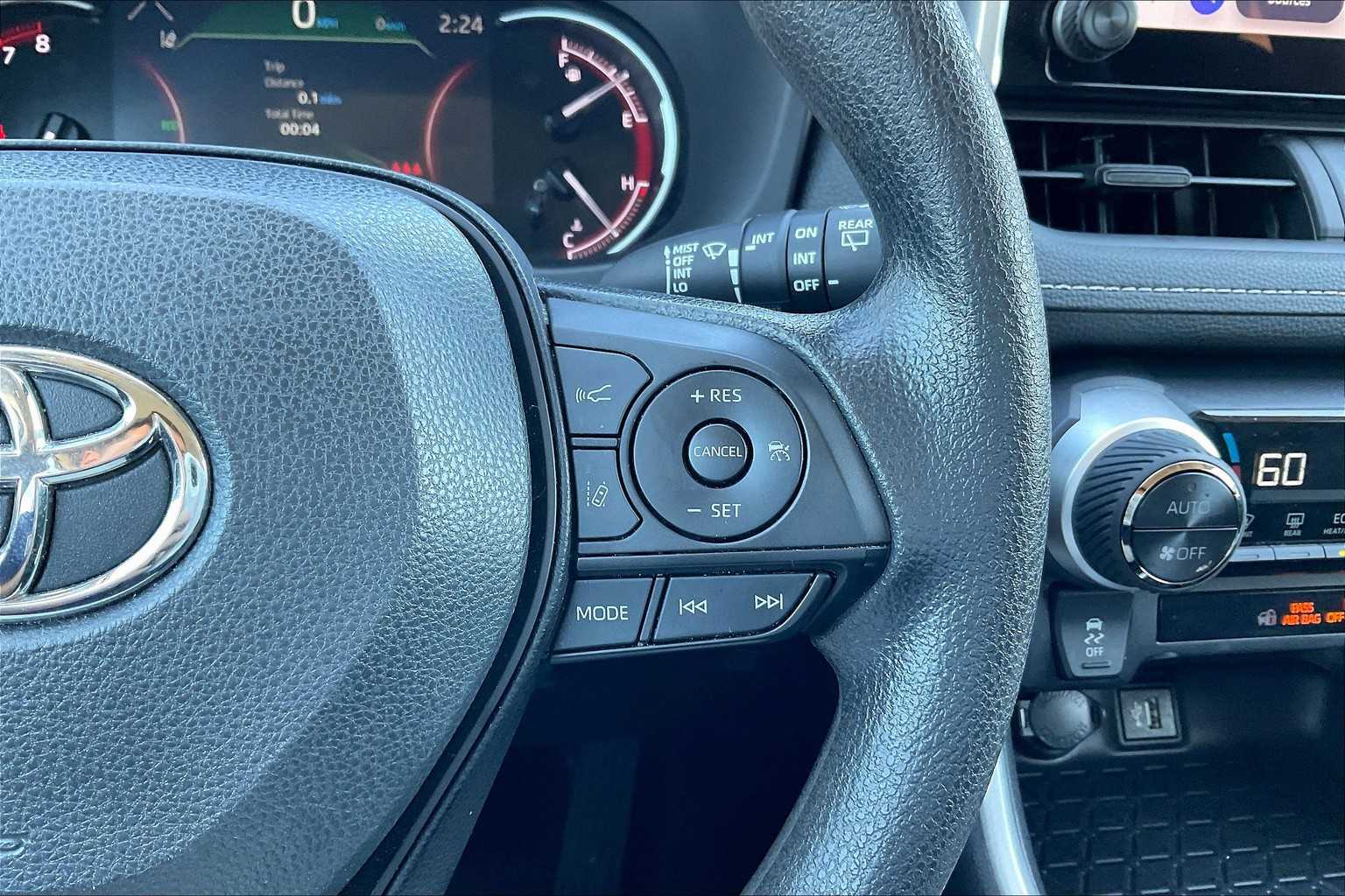 2024 Toyota RAV4 XLE photo 24