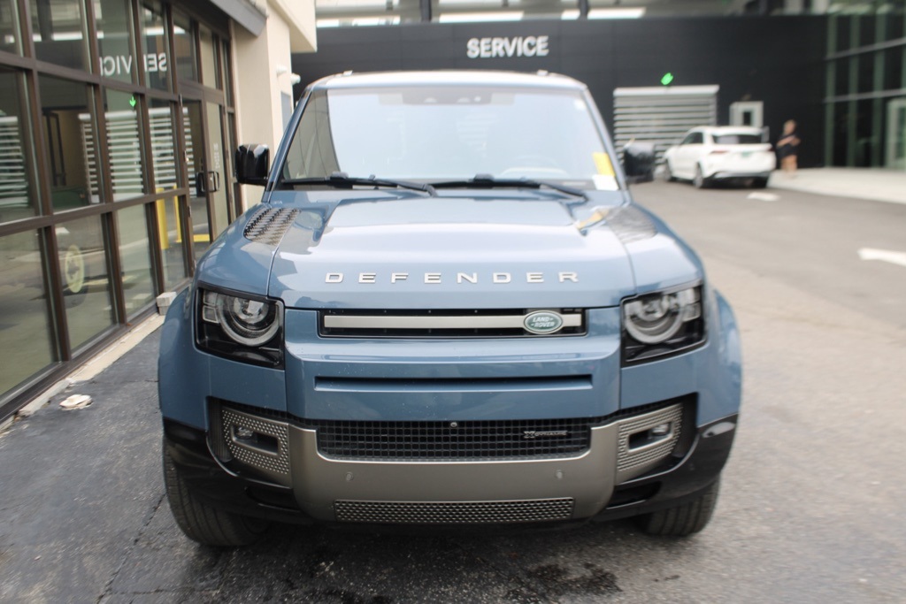 2022 Land Rover Defender 110 X-Dynamic SE photo 2