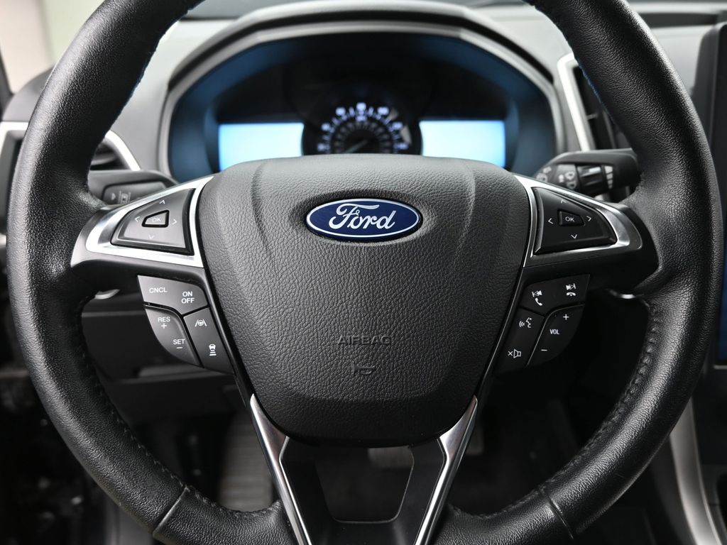 2022 Ford Edge SEL photo 12