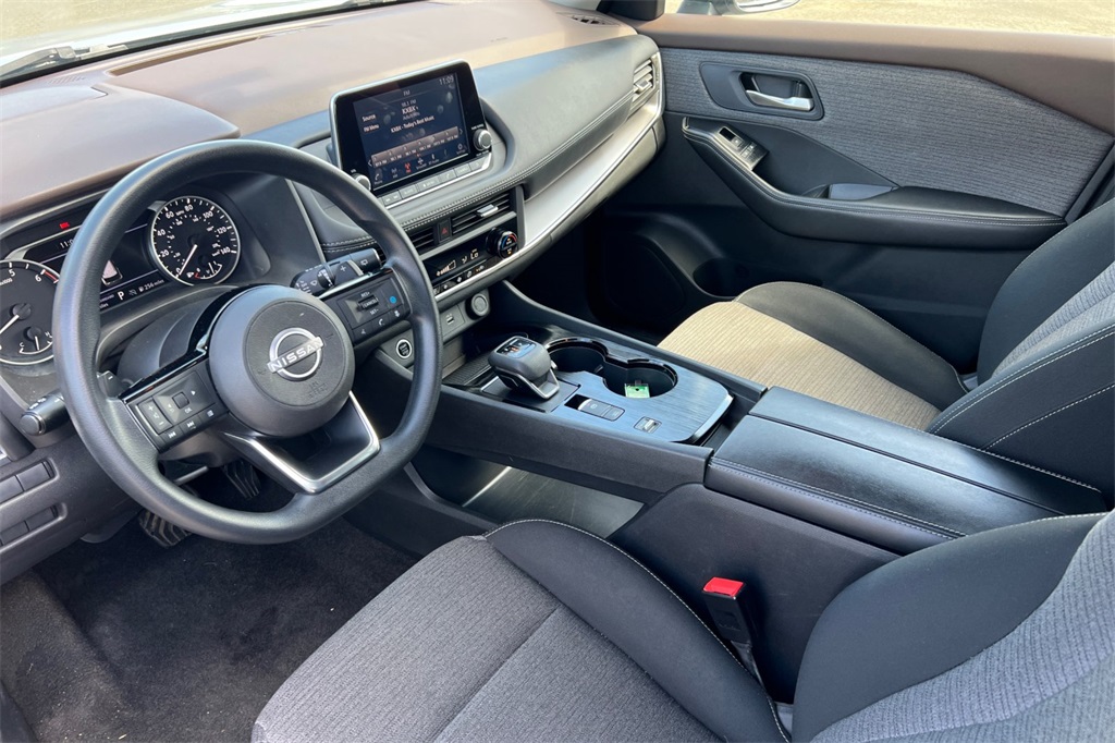 2023 Nissan Rogue SV photo 4
