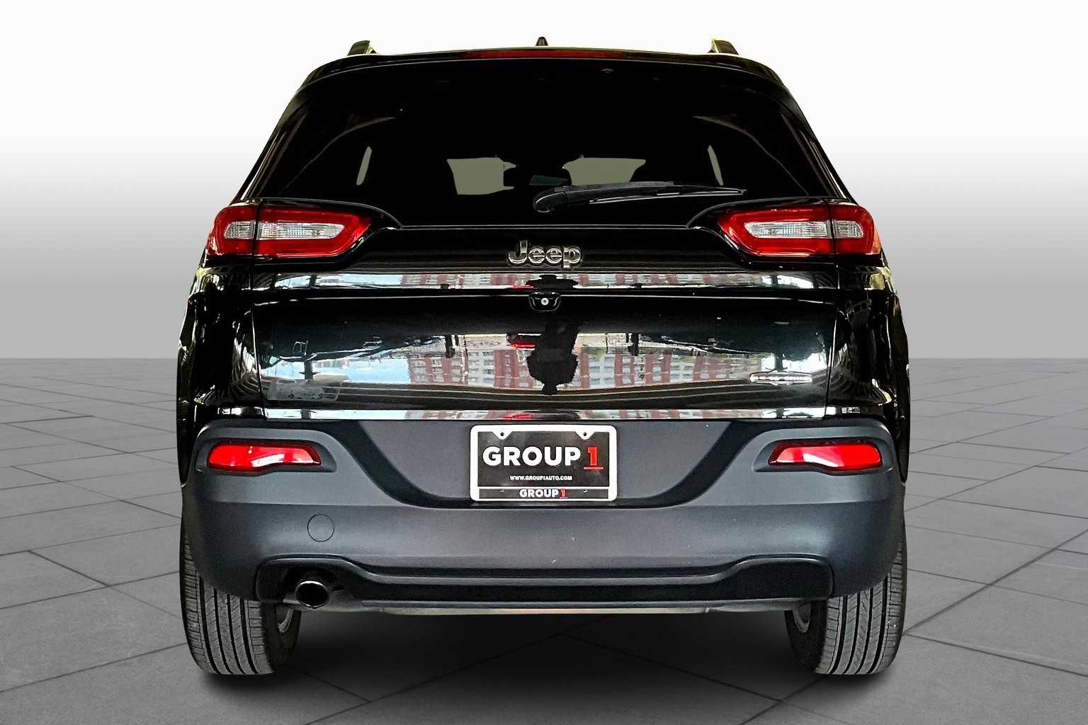2015 Jeep Cherokee Latitude photo 3