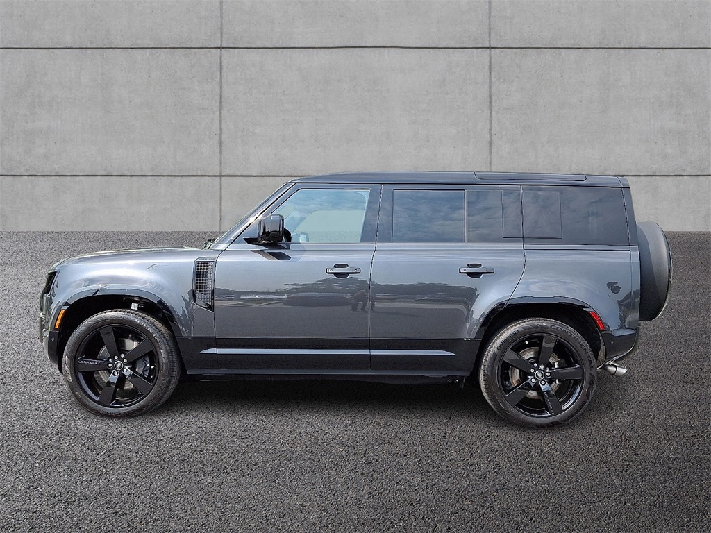 2025 Land Rover Defender 110 X-Dynamic SE photo 2